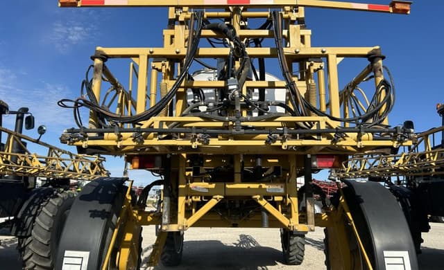 Image of Ag-Chem RoGator 1074 equipment image 2