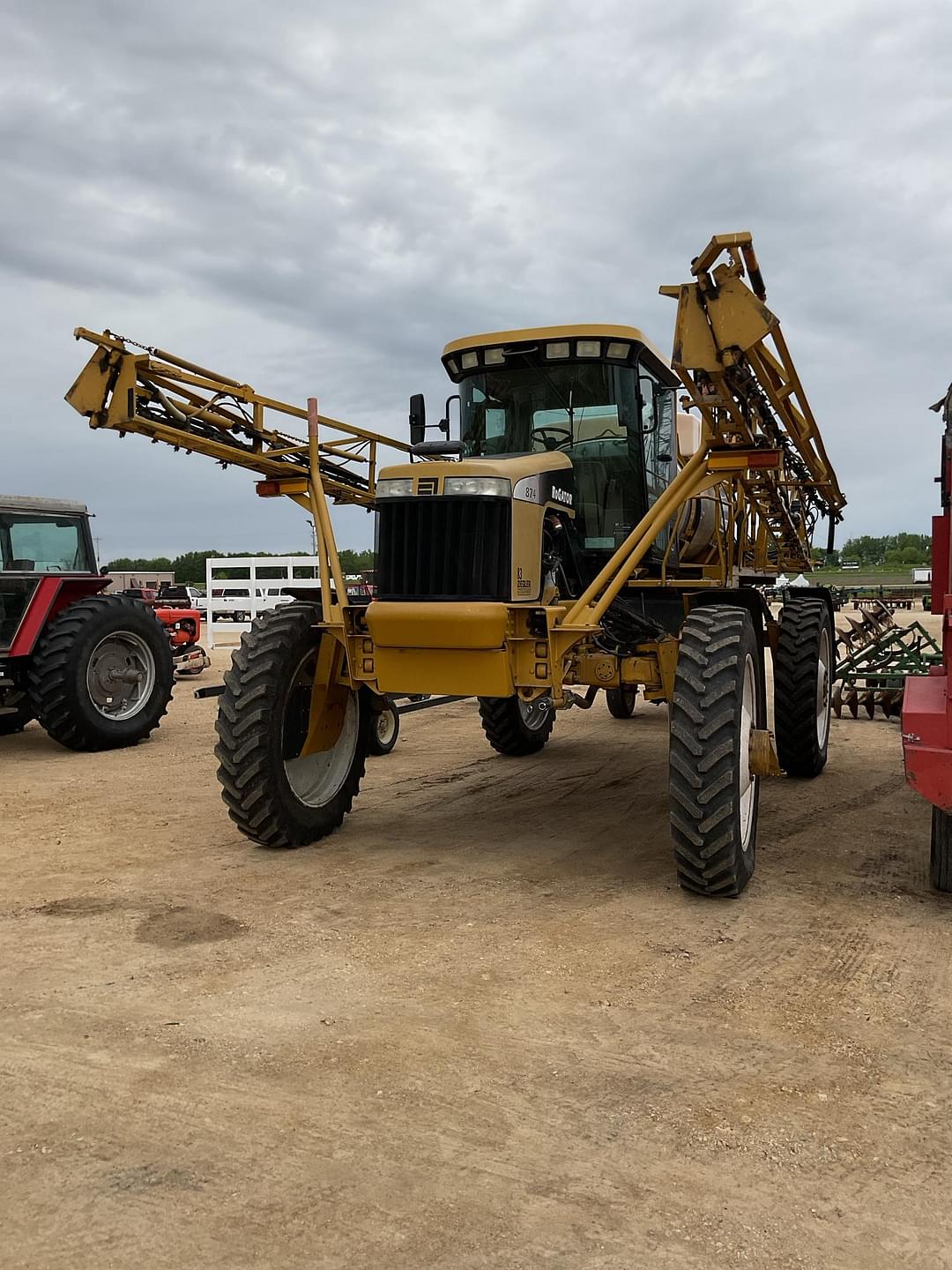 Image of Ag-Chem RoGator 874 Primary image