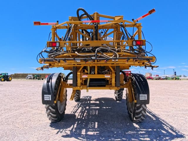 Image of Ag-Chem Rogator SS1074 equipment image 2