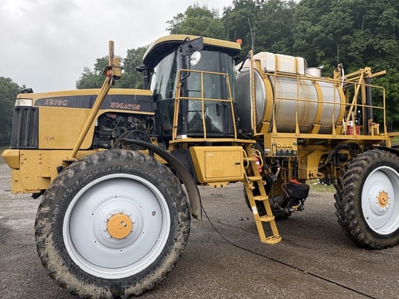 2005 Ag-Chem RoGator 1274C Equipment Image0