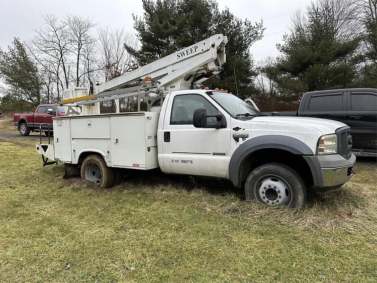 2004 Ford F-450 Equipment Image0