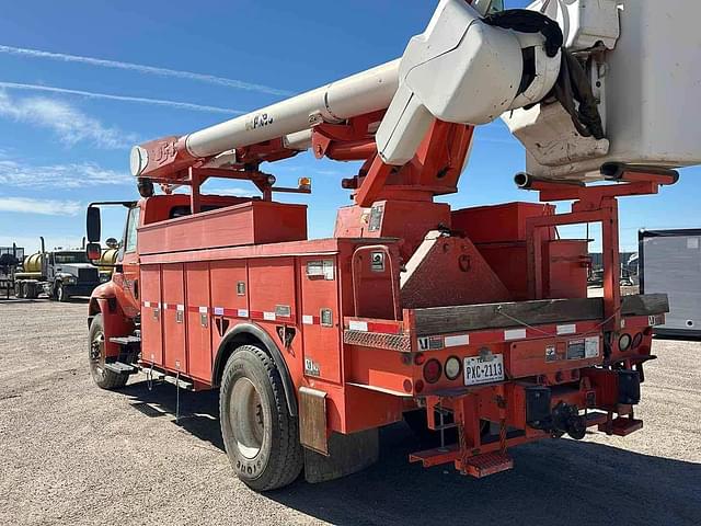 Image of International 4400 equipment image 3
