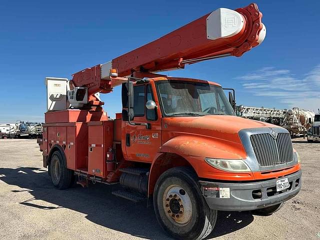 Image of International 4400 equipment image 1