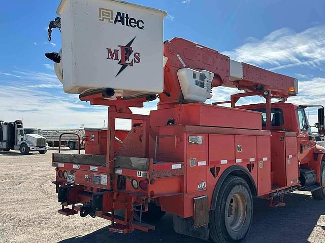 Image of International 4400 equipment image 2