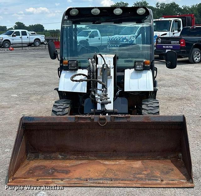 Image of Bobcat Toolcat 5600 equipment image 1