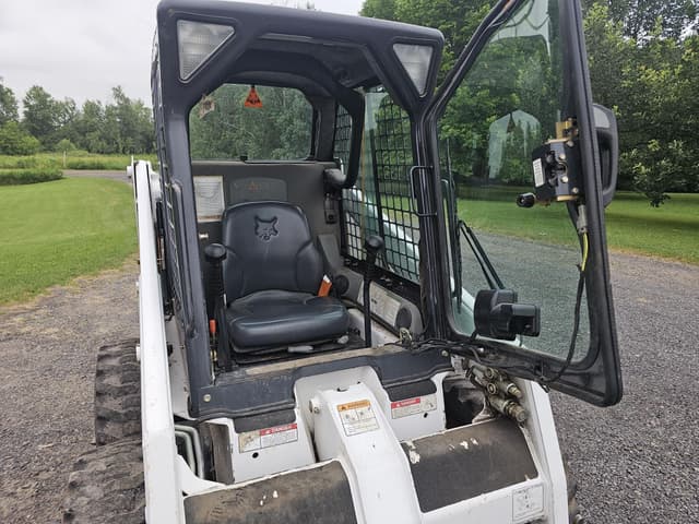 Image of Bobcat S130 equipment image 4