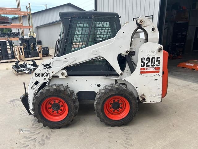 Image of Bobcat S205 equipment image 3