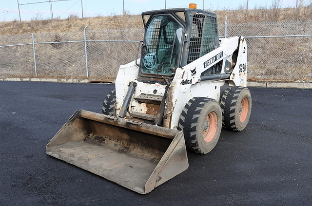 Image of Bobcat S220 equipment image 2