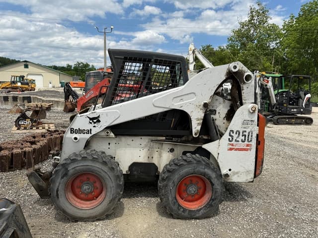 Image of Bobcat S250 equipment image 4