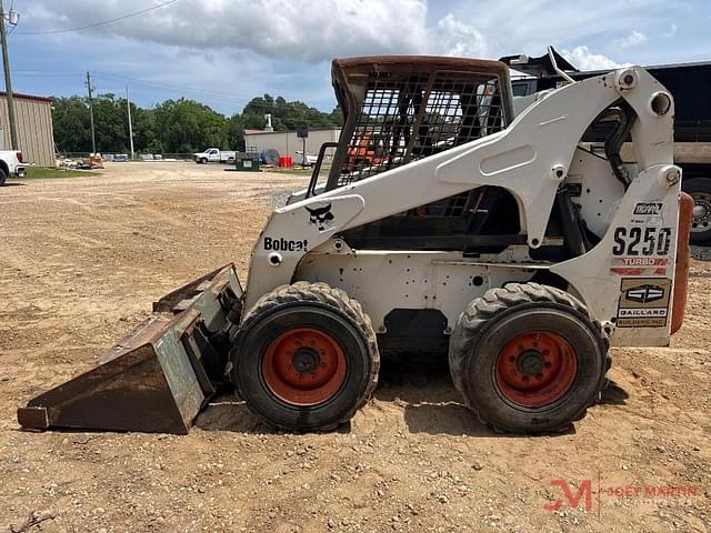 Image of Bobcat S250 equipment image 4