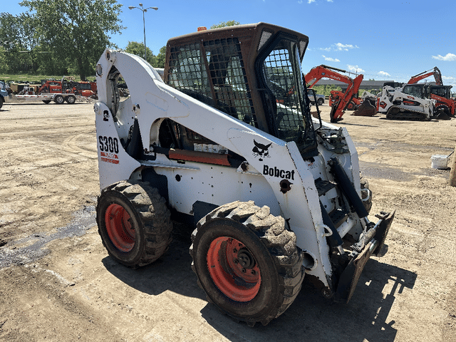Image of Bobcat S300 equipment image 4