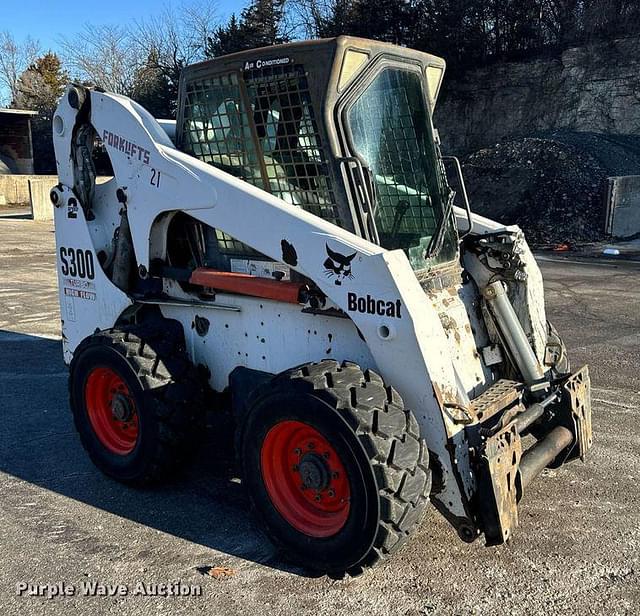 Image of Bobcat S300 equipment image 2