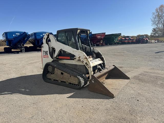 Image of Bobcat T190 equipment image 3
