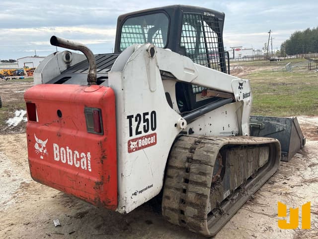 Image of Bobcat T250 equipment image 4