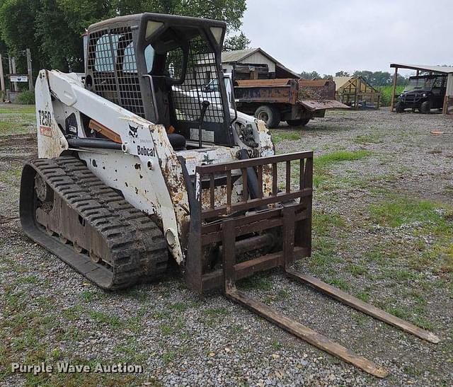 Image of Bobcat T250 equipment image 2