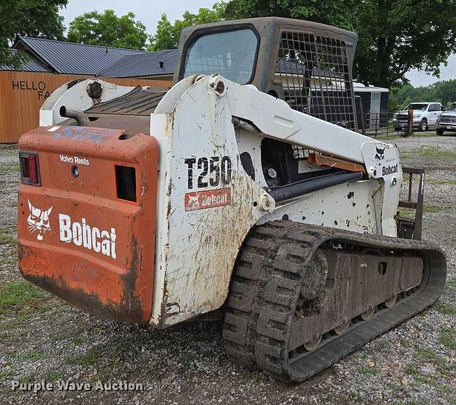 Image of Bobcat T250 equipment image 4