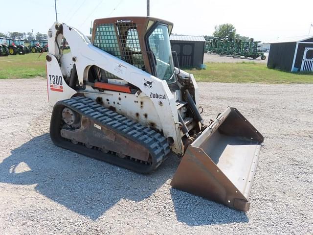 Image of Bobcat T300 equipment image 3