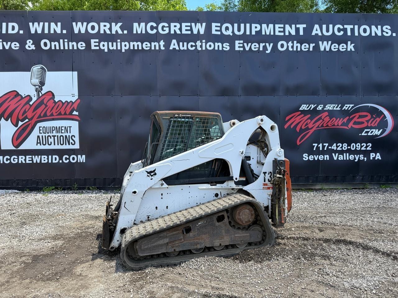 2005 Bobcat T300 Equipment Image0