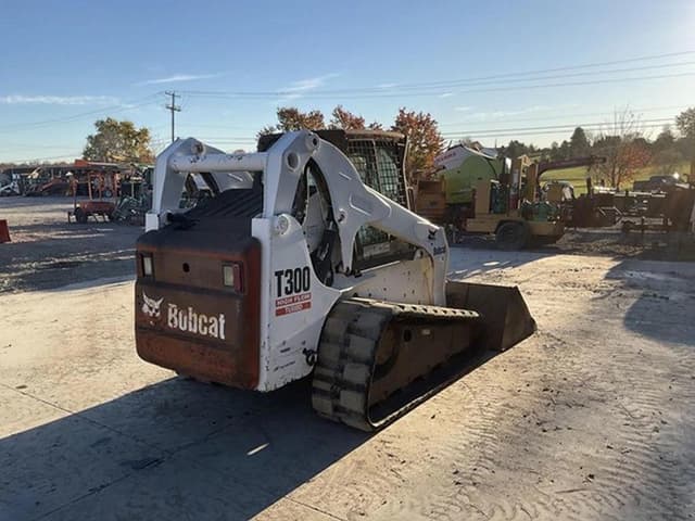 Image of Bobcat T300 equipment image 3