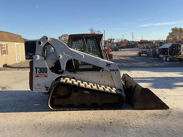 Image of Bobcat T300 equipment image 4