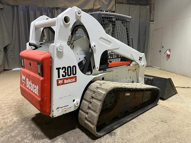 Image of Bobcat T300 equipment image 4