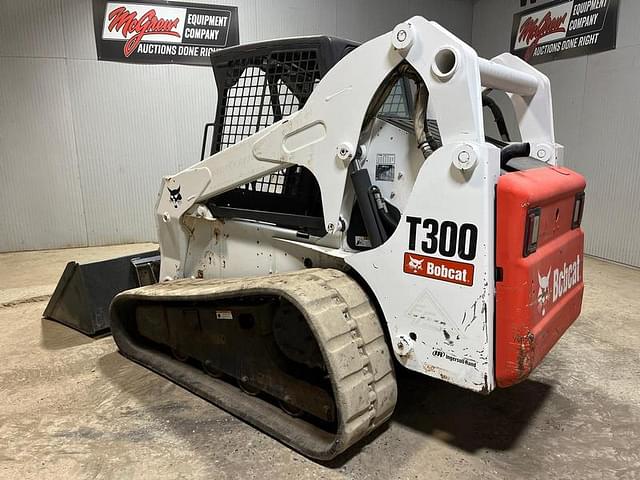 Image of Bobcat T300 equipment image 2