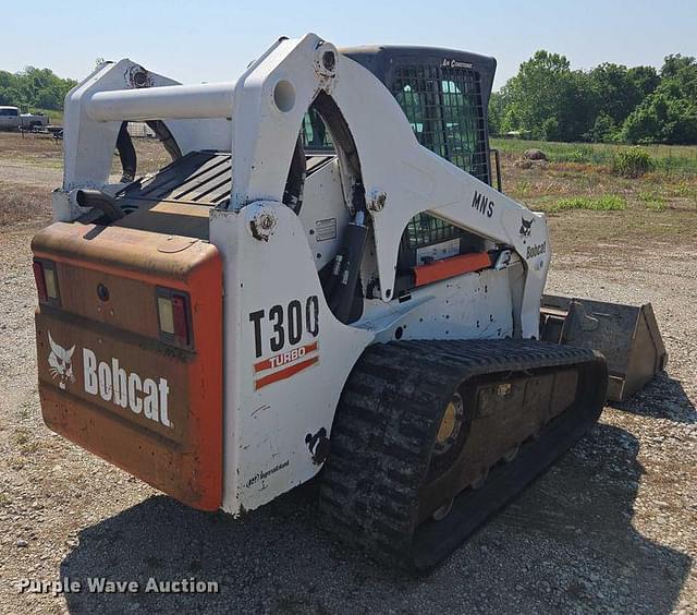 Image of Bobcat T300 equipment image 4