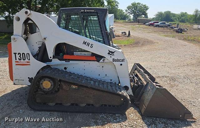 Image of Bobcat T300 equipment image 3