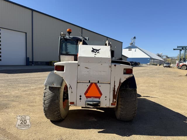 Image of Bobcat V723 equipment image 3