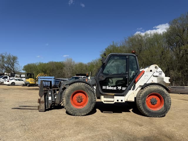 Image of Bobcat V723 equipment image 1