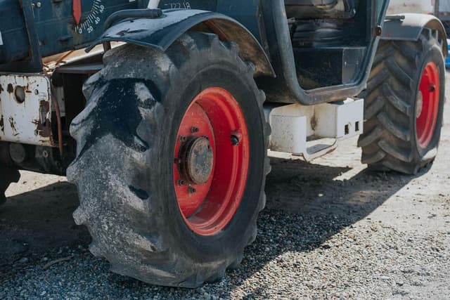 Image of Bobcat V723 equipment image 2