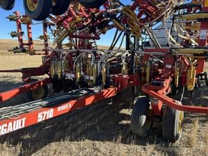2005 Bourgault 5710 Image