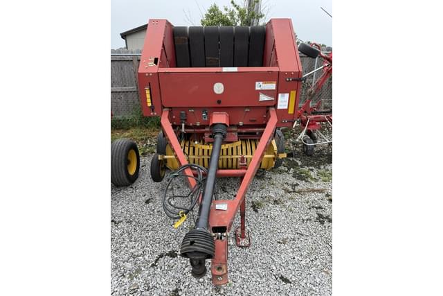 Image of New Holland BR730 equipment image 1