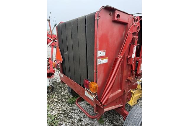 Image of New Holland BR730 equipment image 4