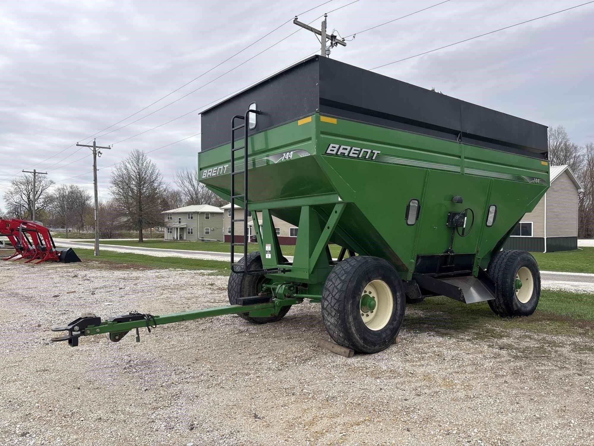 2005 Brent 744 Equipment Image0