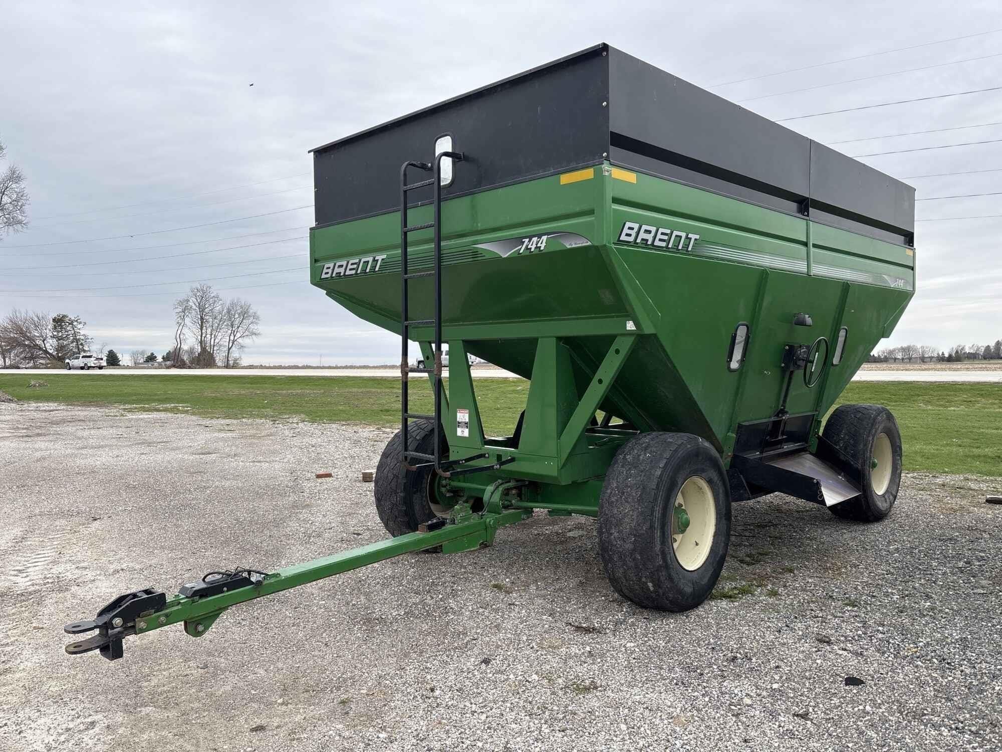 2005 Brent 744 Equipment Image0