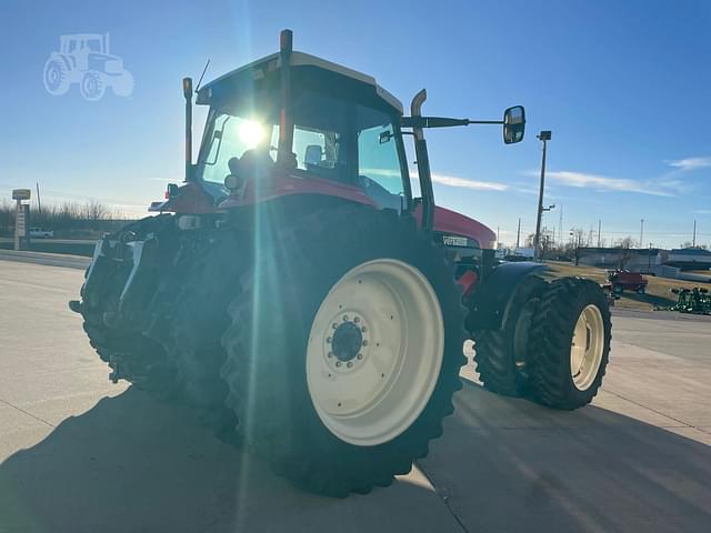 Image of Buhler Versatile 2210 equipment image 4