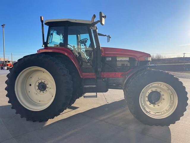 Image of Buhler Versatile 2210 equipment image 3