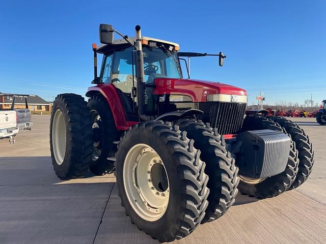 Image of Buhler Versatile 2210 equipment image 2