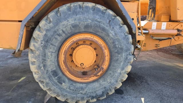 Image of Case 330 equipment image 4