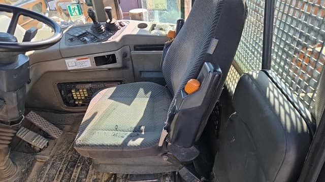 Image of Case 330 equipment image 3