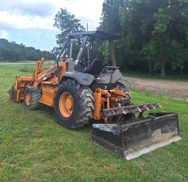 Image of Case 570M XT equipment image 3