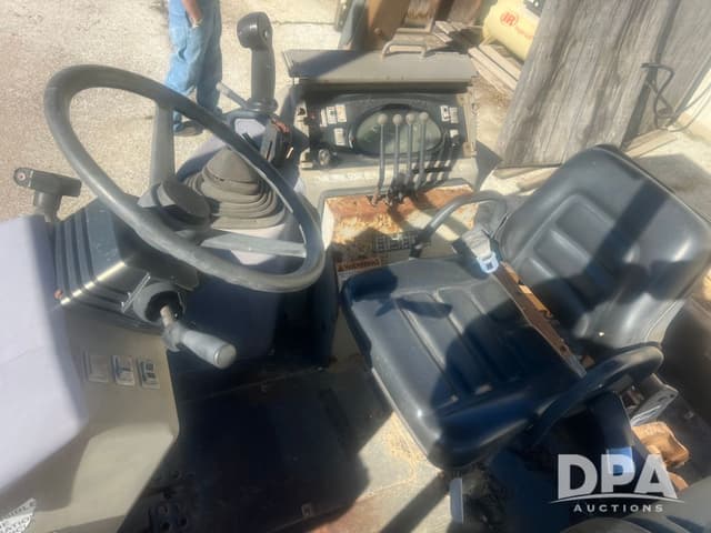 Image of Case 570MXT equipment image 3