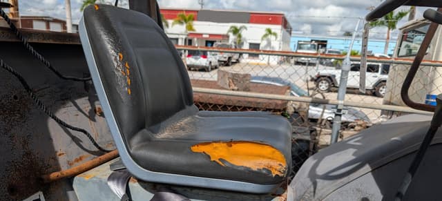 Image of Case 588G equipment image 4