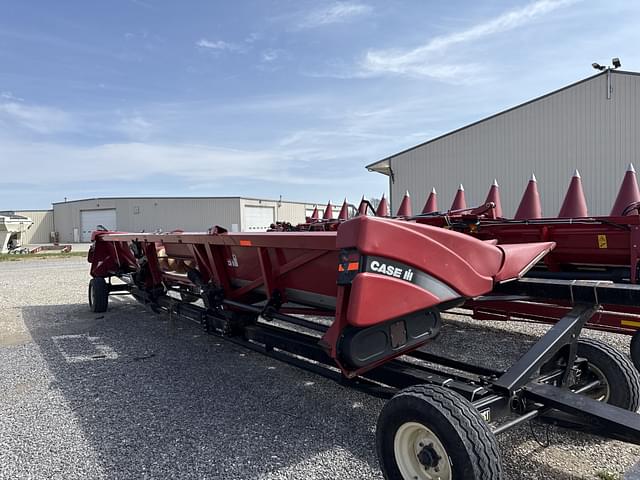 Image of Case IH 2412 equipment image 2