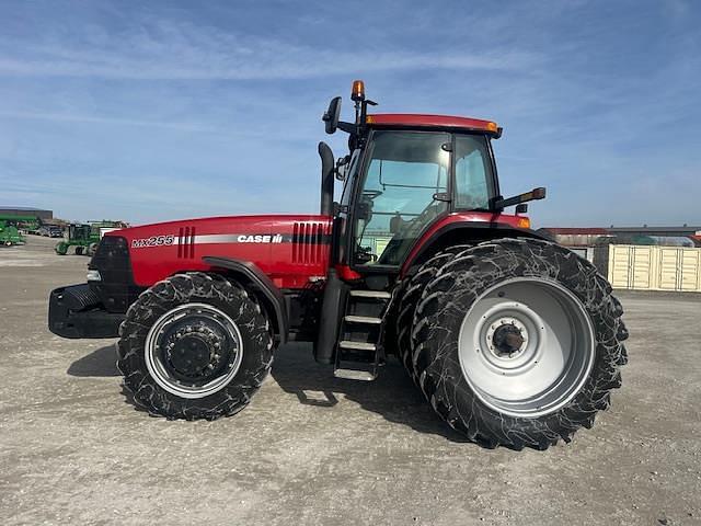 Image of Case IH MX255 equipment image 1