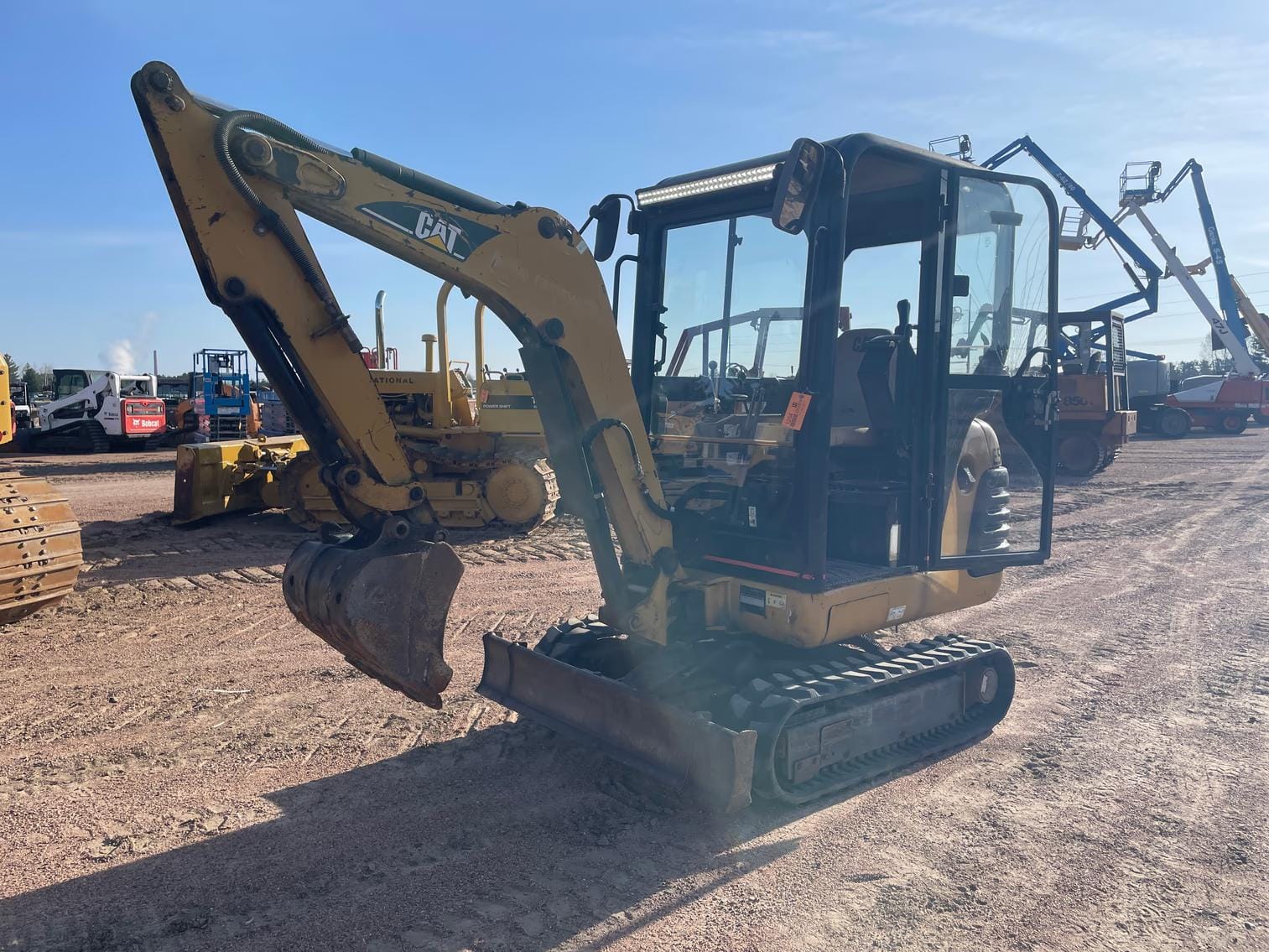 2005 Caterpillar 301.8 Equipment Image0