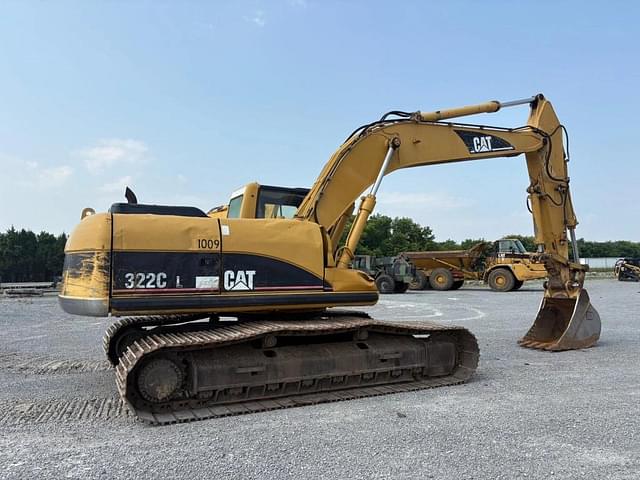 Image of Caterpillar 322CL equipment image 2