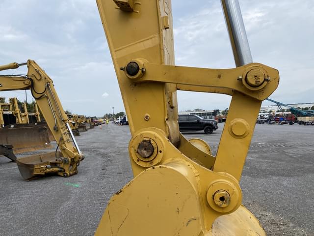 Image of Caterpillar 330CL equipment image 4