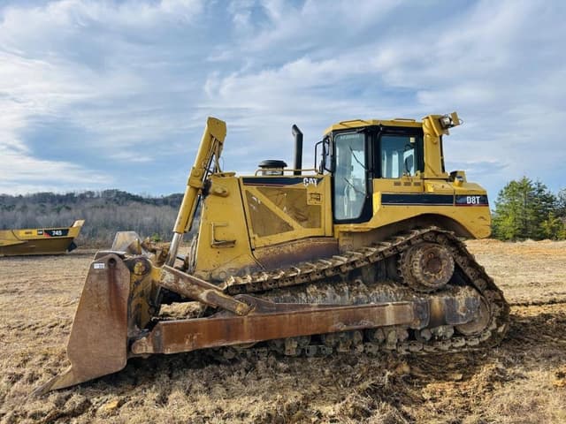 Image of Caterpillar D8T equipment image 1